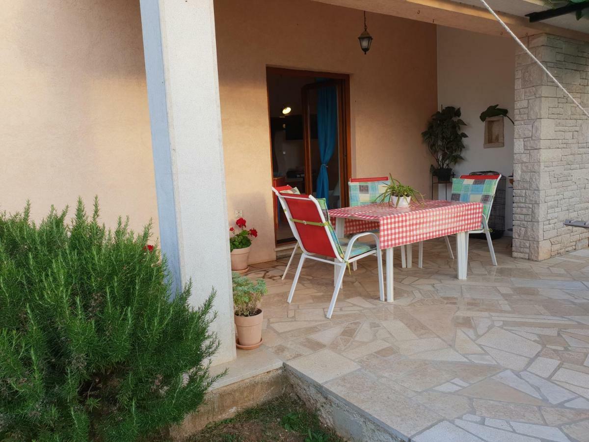 Levanda Apartment Пула Екстериор снимка